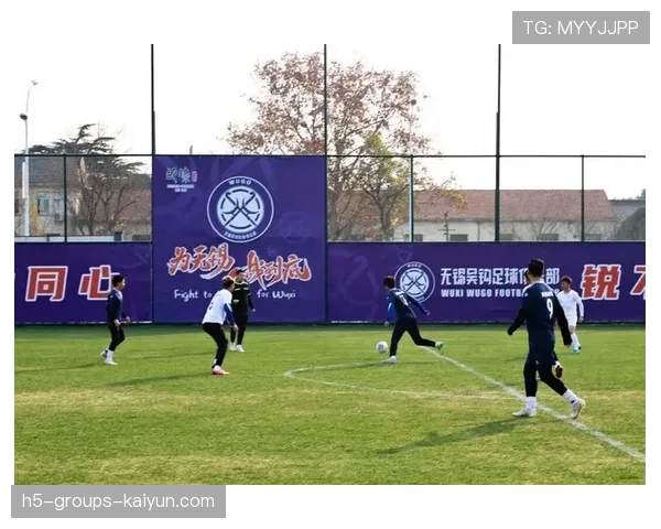 俱乐部与地方中学共建训练场 提供更多资源，俱乐部训练基地